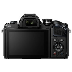 E-M10 Mark III kamerahus svart + M.Zuiko Digital 14-42/3,5-5,6 EZ + M.Zuiko Digital  45/1,8 Silver
