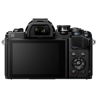 E-M10 Mark III kamerahus svart + M.Zuiko Digital 14-42/3,5-5,6 EZ + M.Zuiko Digital  45/1,8 Silver