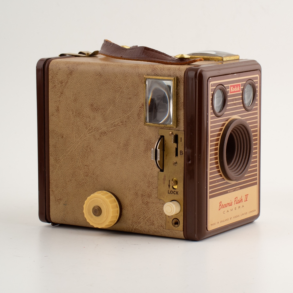 Fotohistoria: Kodak Brownie Flash IV